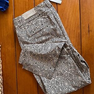 Chicos “Bridgette” Slim Leg So Slimming . Size 2.5 14R NWT Geo Print Ankle